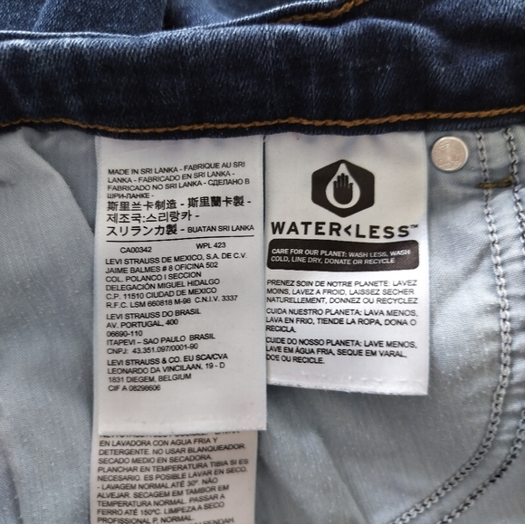 Levis Women's Classic Boot Cut Size 16M W33/L32 Dark Wash Classic Denim Casual - Picture 7 of 9